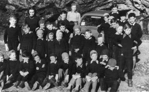 Bambini della scuola elementare di Formazza a Suna (1951)